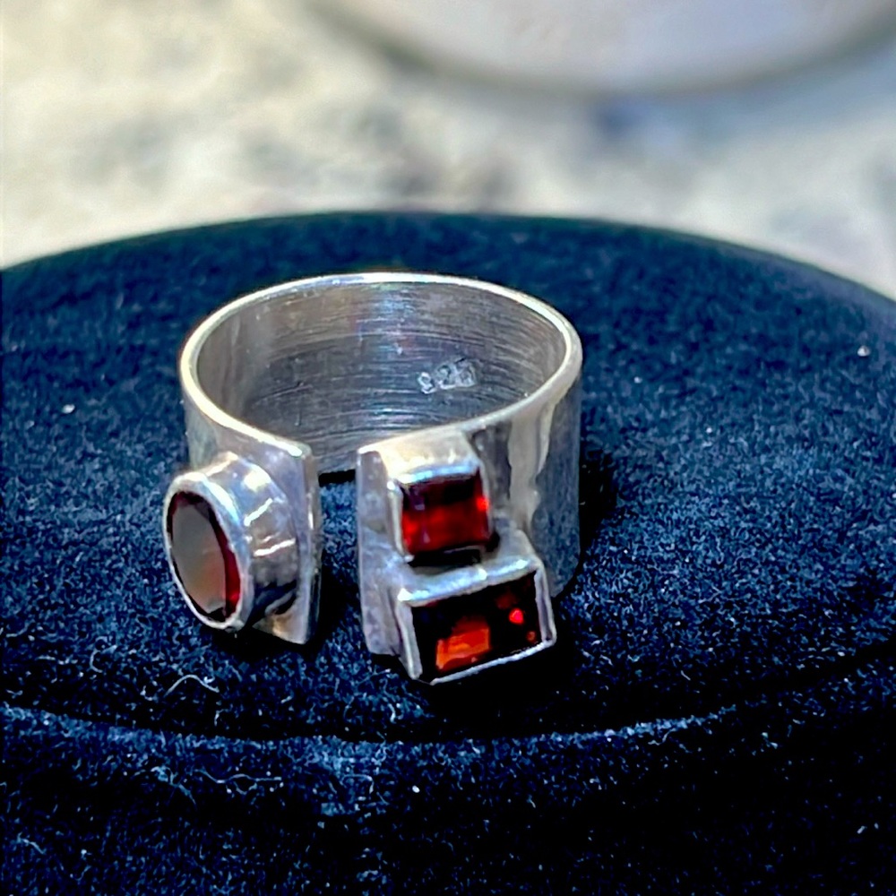 Geometric garnet cigar band ring